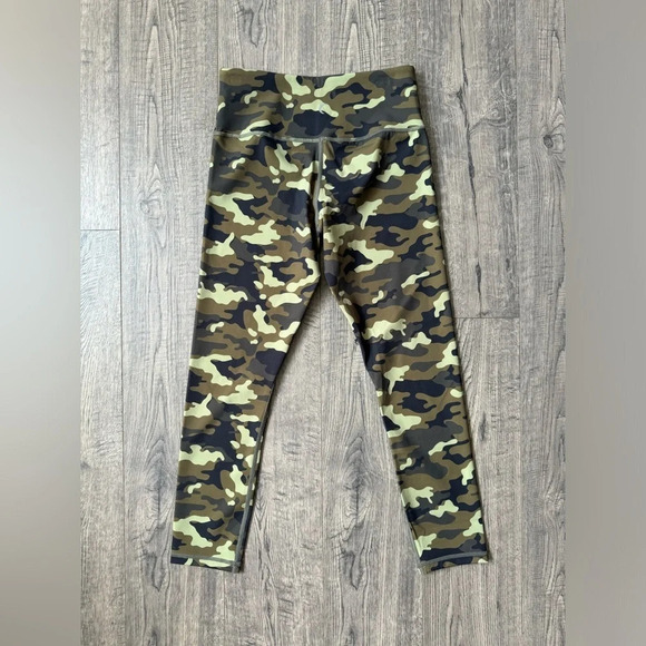 Zyia Active Green Camo Reflective Soft N Snug Mid-Rise 7/8 24" - Picture 3 of 4